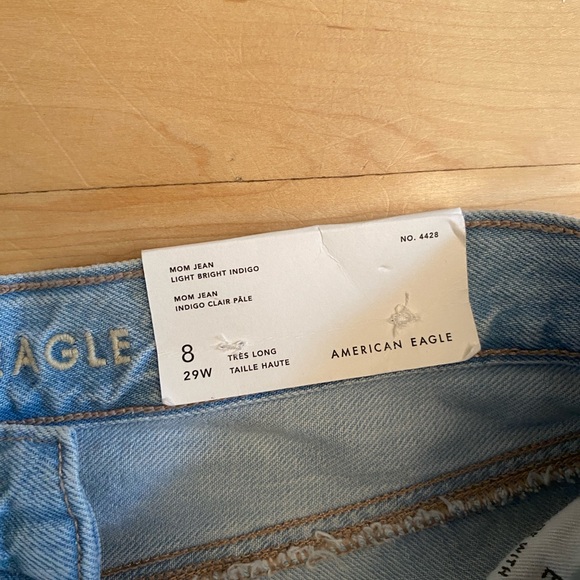 American Eagle Light Wash Distressed Mom Jeans - NWT - Picture 6 of 8